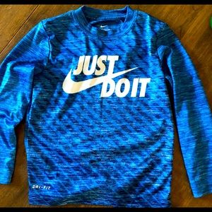 Boys Size 4 XS Nike long sleeve shirt